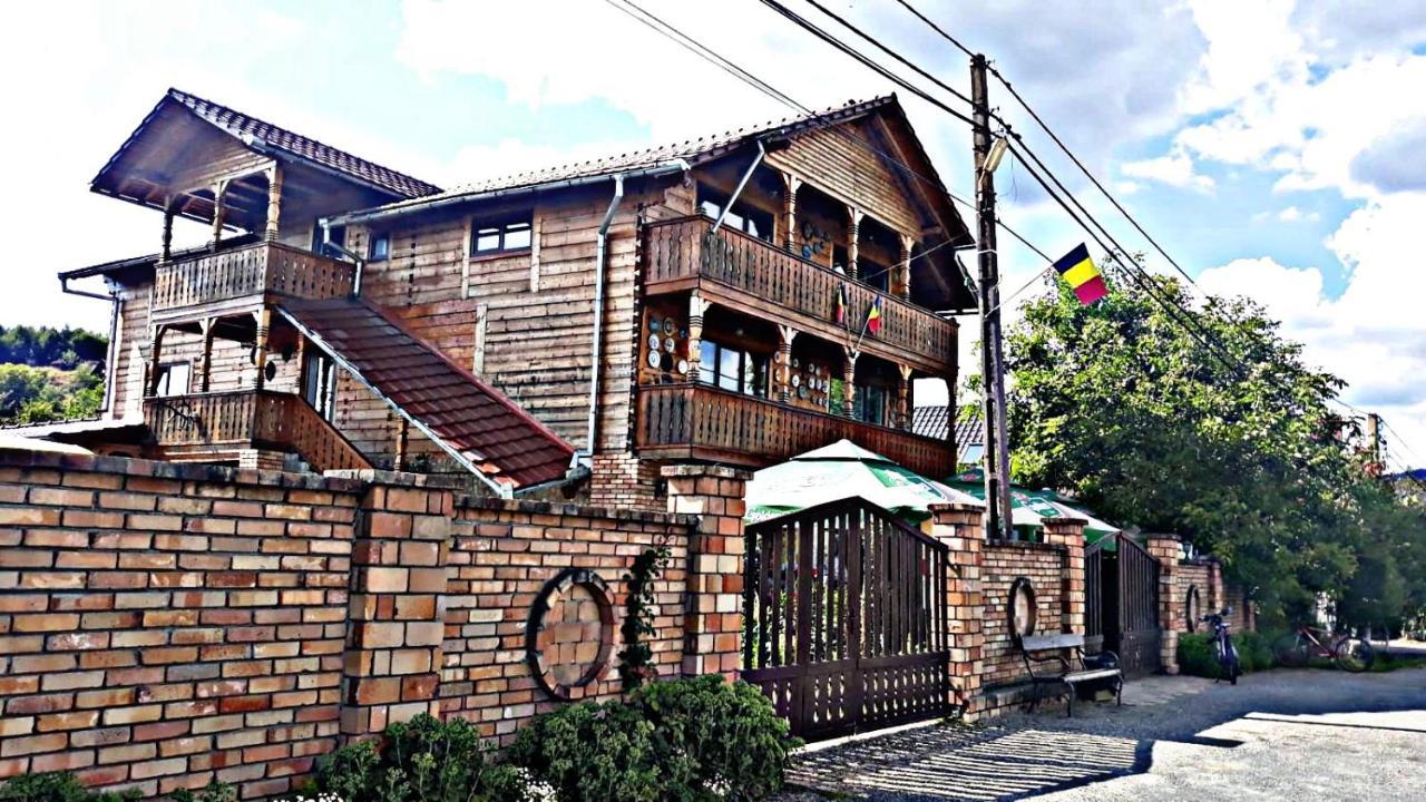 Ferienwohnung La Curtea Veche Lapus Exterior foto