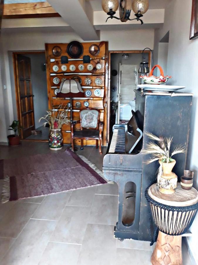 Ferienwohnung La Curtea Veche Lapus Exterior foto
