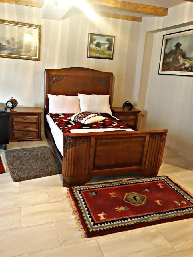 Ferienwohnung La Curtea Veche Lapus Exterior foto