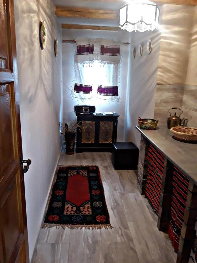 Ferienwohnung La Curtea Veche Lapus Exterior foto
