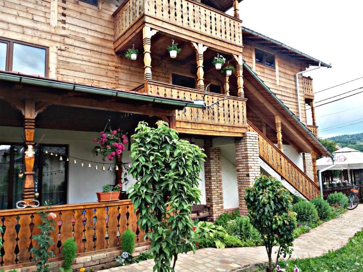 Ferienwohnung La Curtea Veche Lapus Exterior foto