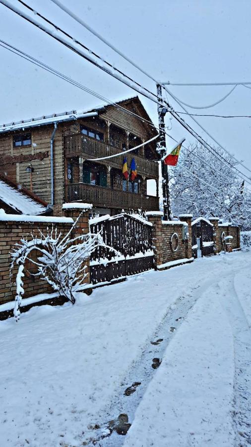 Ferienwohnung La Curtea Veche Lapus Exterior foto
