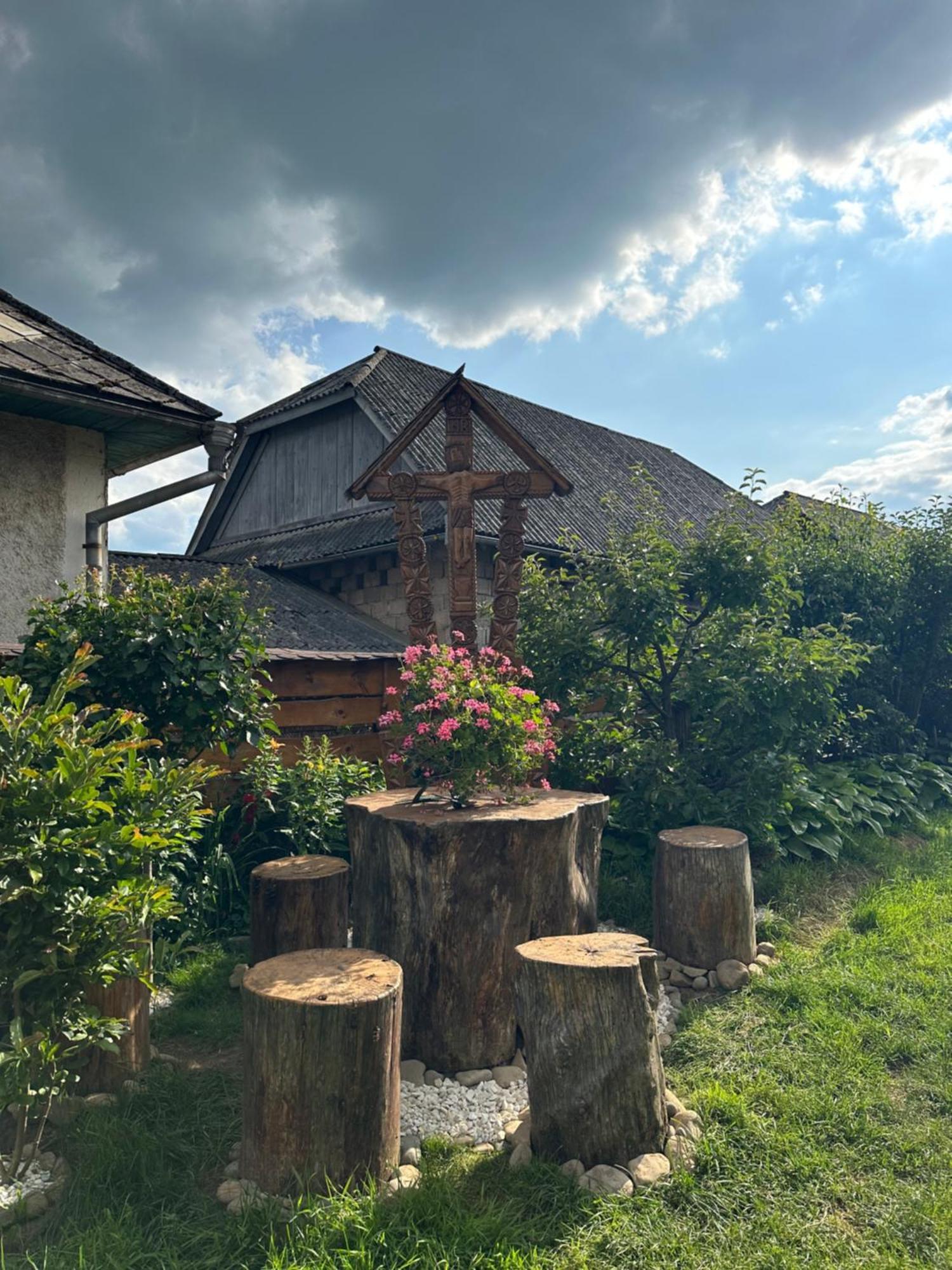 Ferienwohnung La Curtea Veche Lapus Exterior foto
