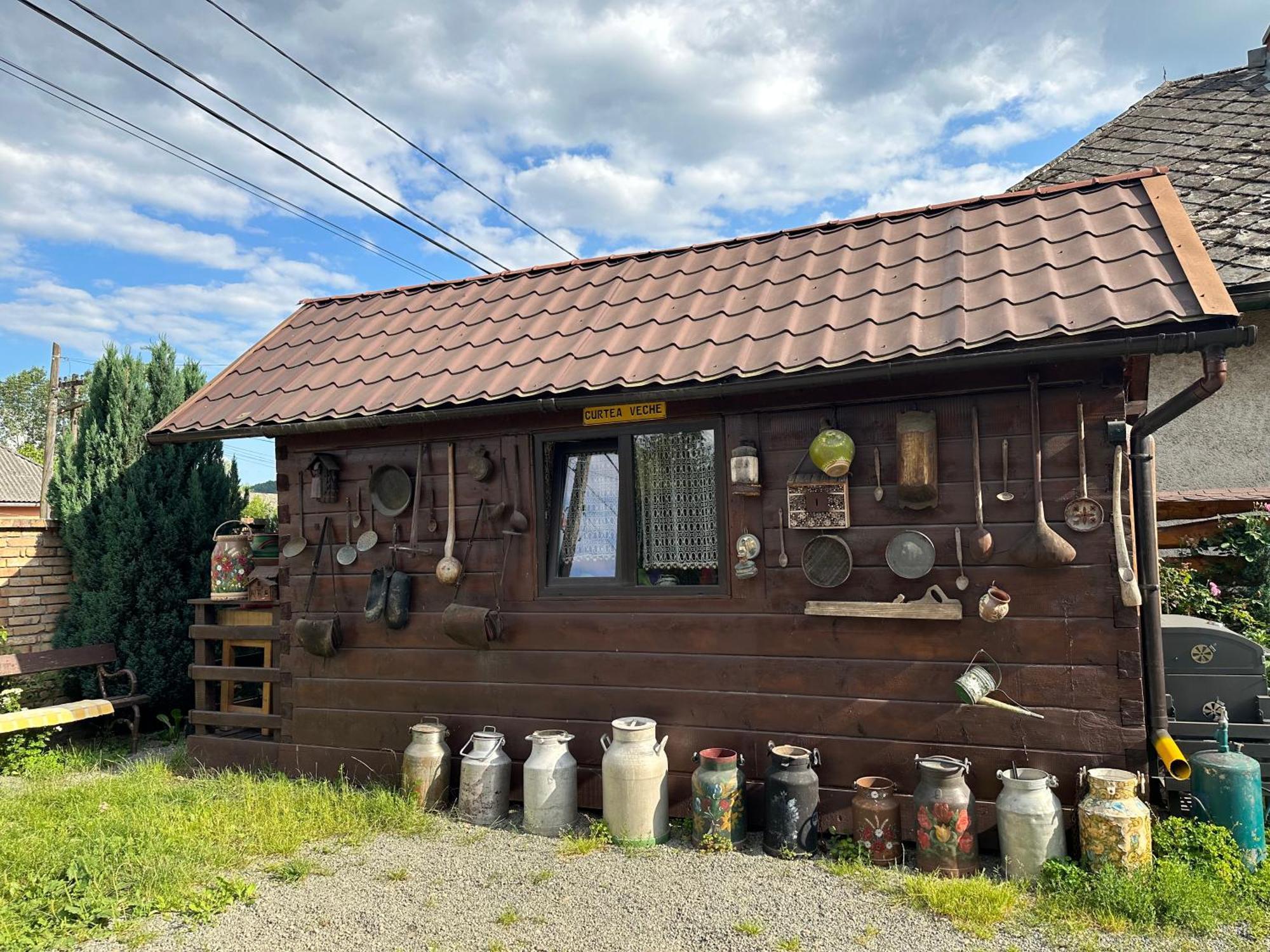 Ferienwohnung La Curtea Veche Lapus Exterior foto